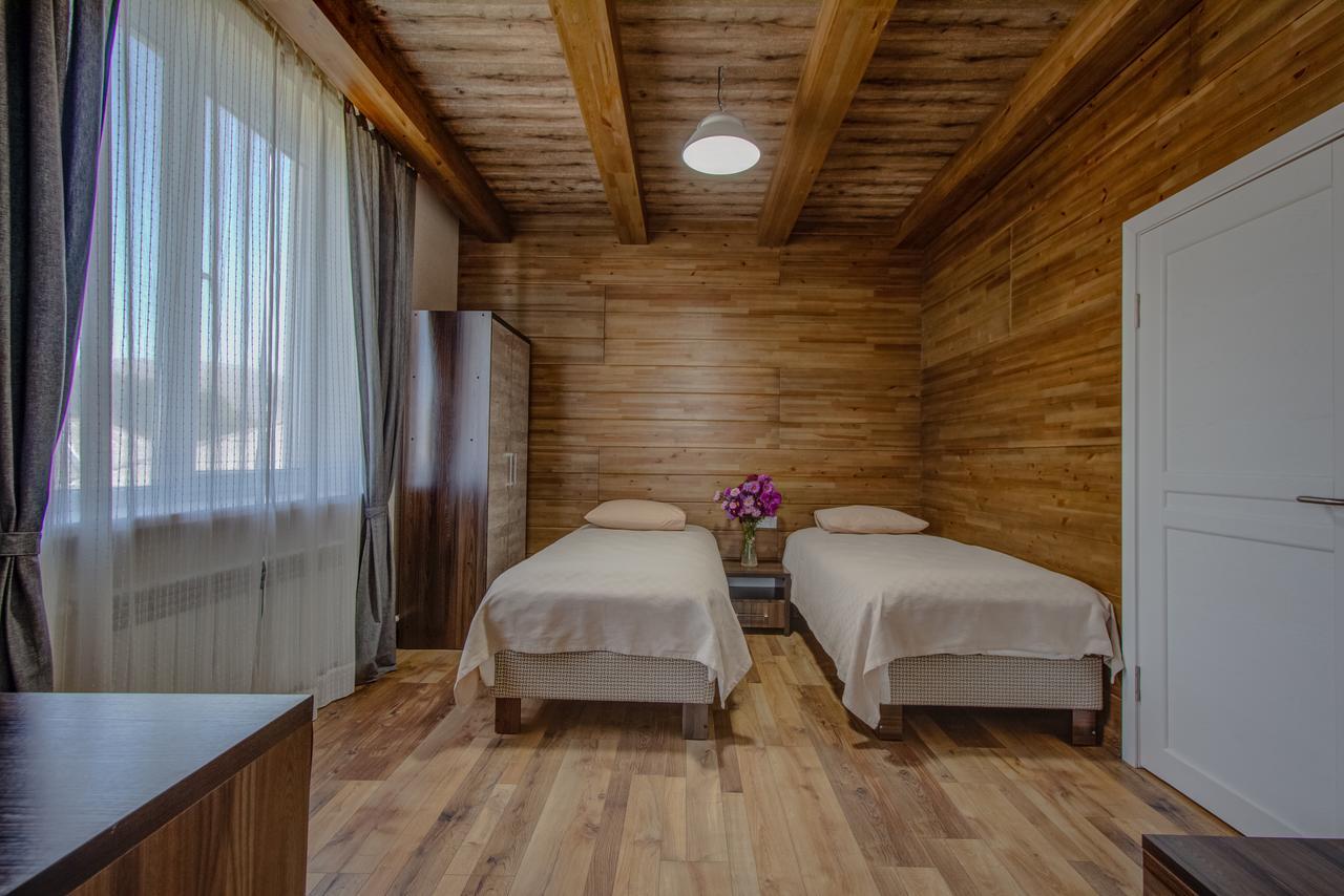 Hillside Karakol B&B Εξωτερικό φωτογραφία