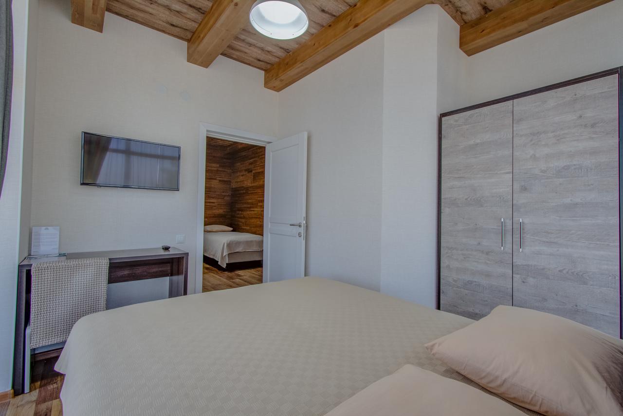 Hillside Karakol B&B Εξωτερικό φωτογραφία